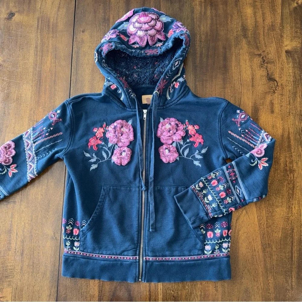 Driftwood Teddy Navy Blue Hooded Sweater Floral Embroidered Design Women's XS - Picture 2 of 12